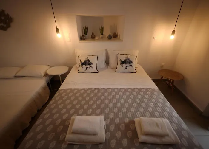 Summer Addicts Home, For The Young At Heart! Ferienhaus Naoussa